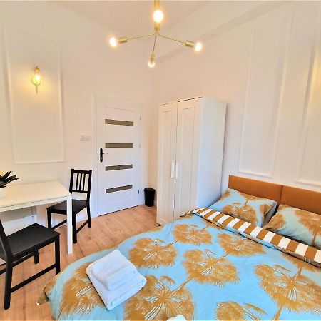 J&W Apartments Swietojanska Rooms ワルシャワ エクステリア 写真