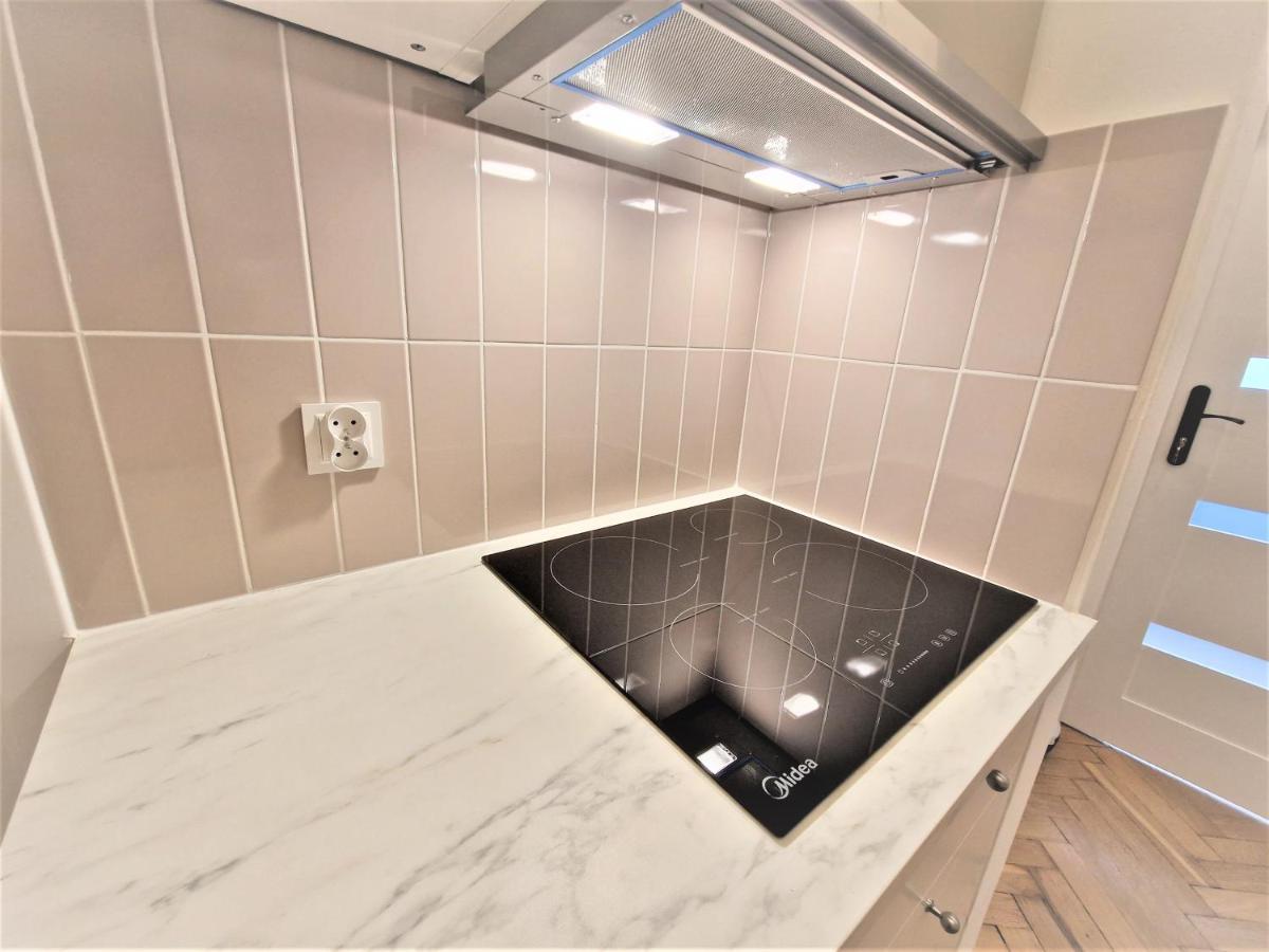 J&W Apartments Swietojanska Rooms ワルシャワ エクステリア 写真