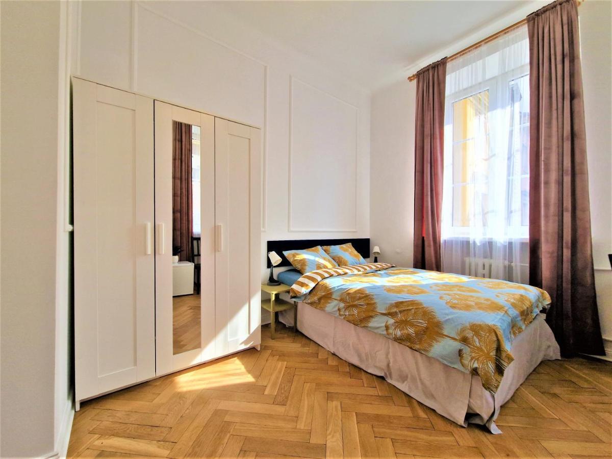 J&W Apartments Swietojanska Rooms ワルシャワ エクステリア 写真