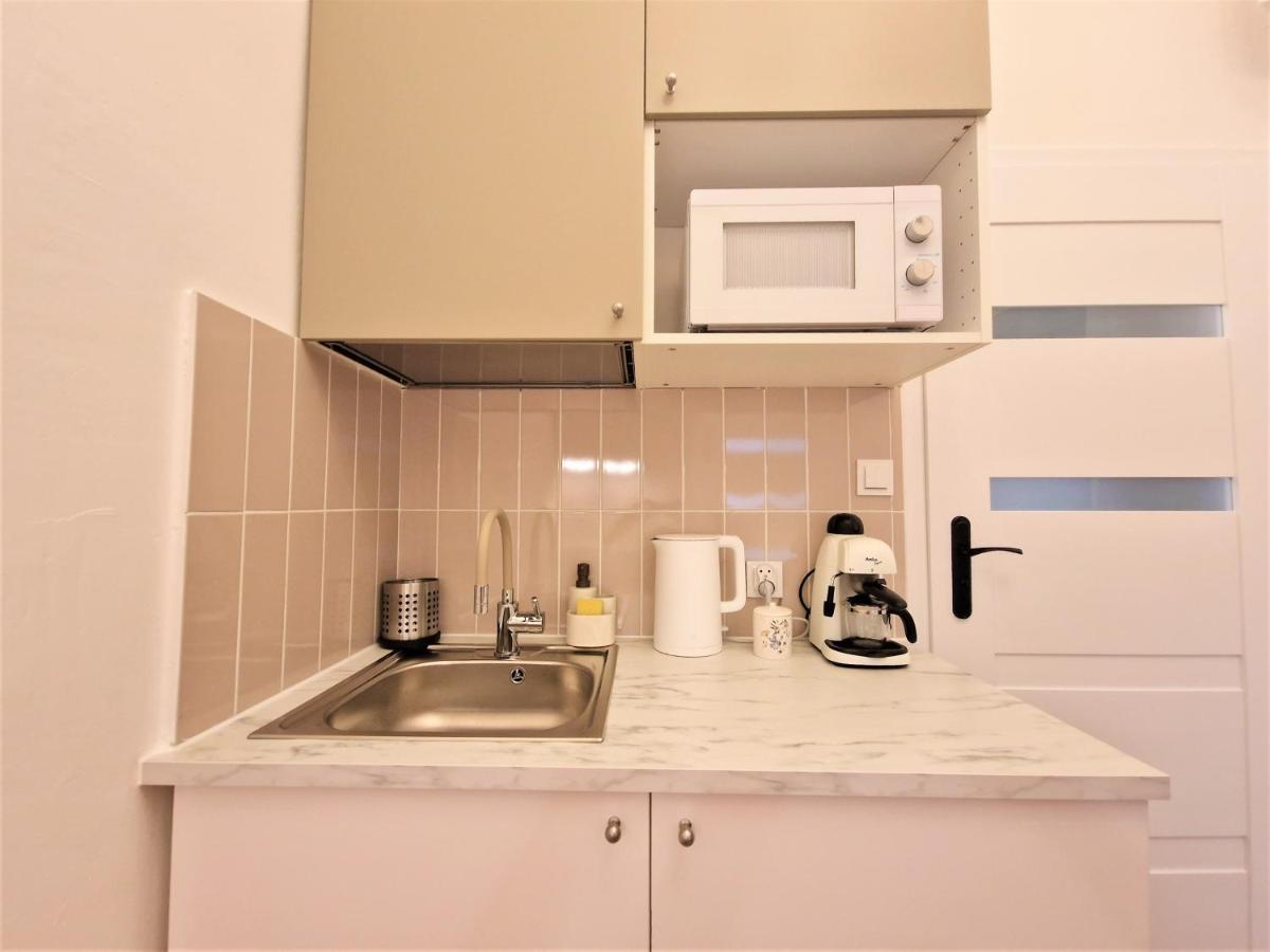 J&W Apartments Swietojanska Rooms ワルシャワ エクステリア 写真
