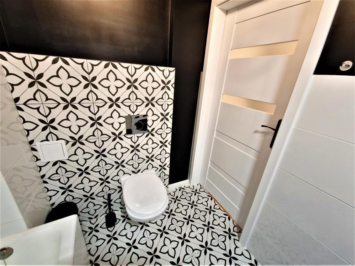 J&W Apartments Swietojanska Rooms ワルシャワ エクステリア 写真