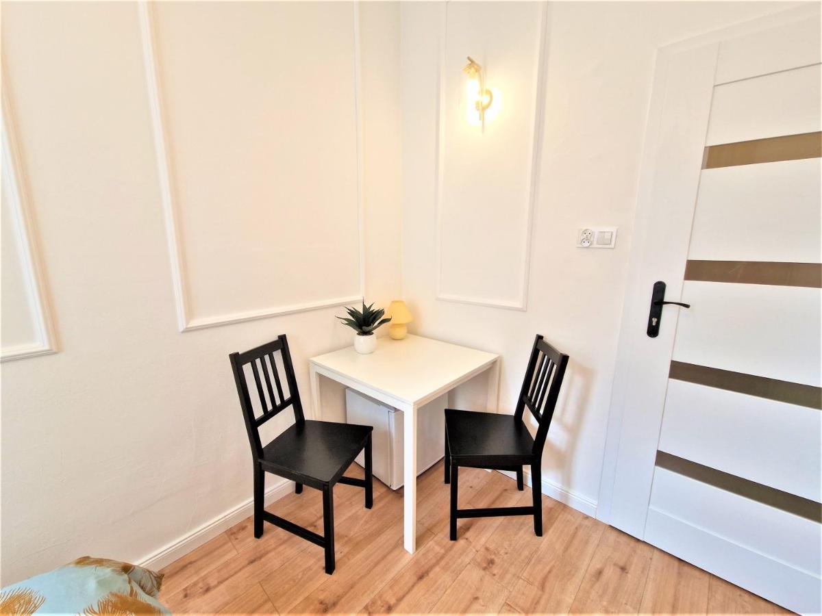 J&W Apartments Swietojanska Rooms ワルシャワ エクステリア 写真