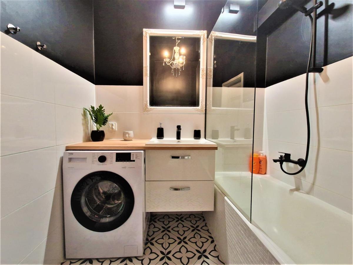J&W Apartments Swietojanska Rooms ワルシャワ エクステリア 写真