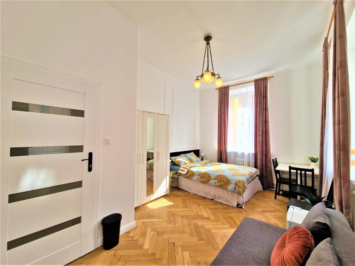 J&W Apartments Swietojanska Rooms ワルシャワ エクステリア 写真