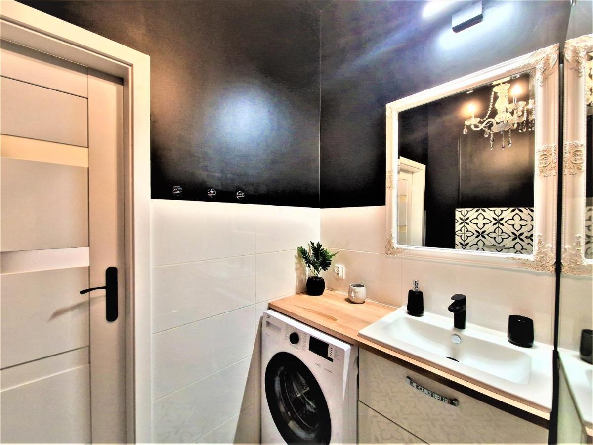 J&W Apartments Swietojanska Rooms ワルシャワ エクステリア 写真
