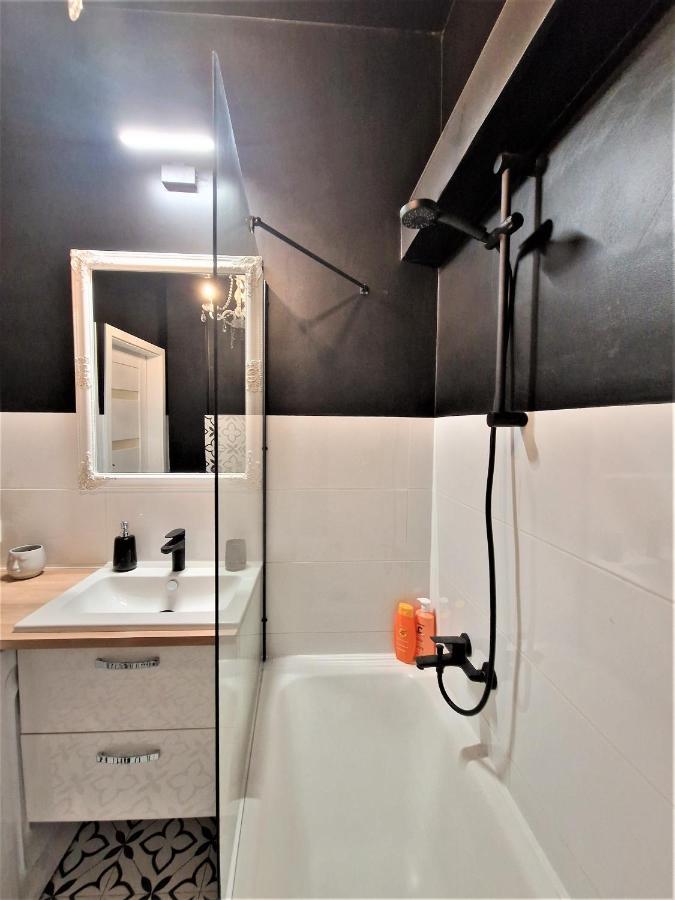 J&W Apartments Swietojanska Rooms ワルシャワ エクステリア 写真