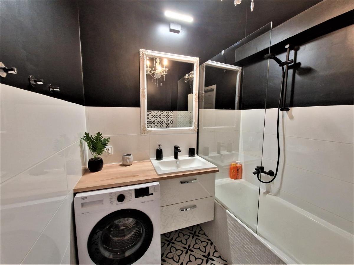 J&W Apartments Swietojanska Rooms ワルシャワ エクステリア 写真