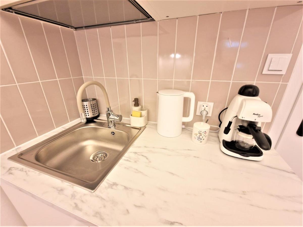 J&W Apartments Swietojanska Rooms ワルシャワ エクステリア 写真